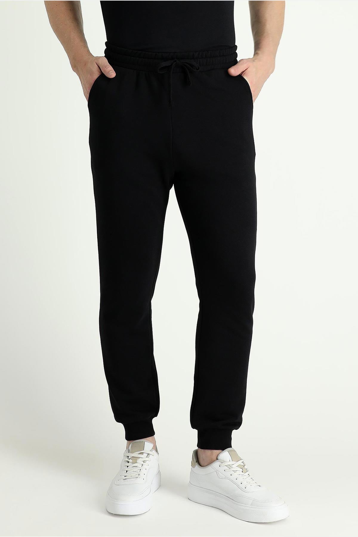 Kiğılı paçalı eşofman takımı yan görünüm - rahat kesim