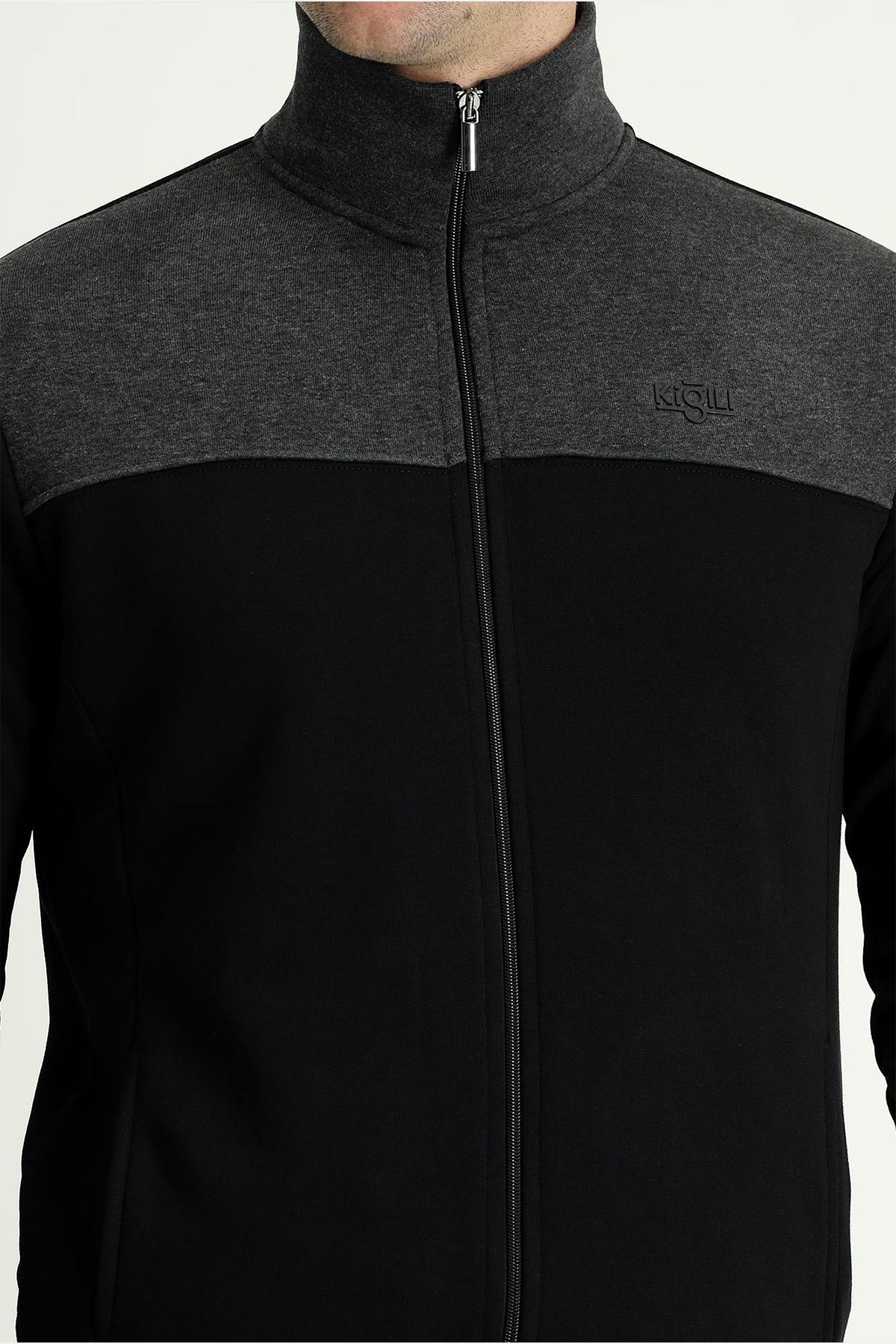 Kiğılı fermuarlı eşofman takımı detay görünümü - şık dik yaka tasarım