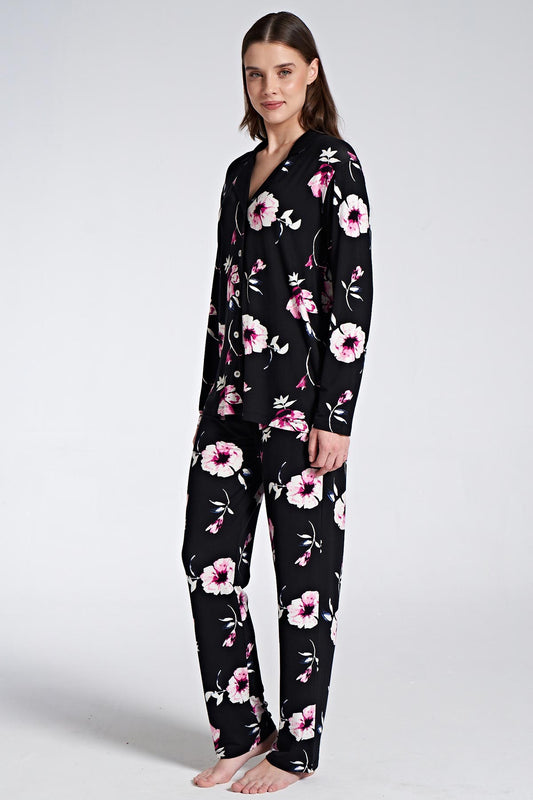 Pınarca çiçekli pijama seti siyah renk detay görünümü – uzun kollu düğmeli gömlek yaka