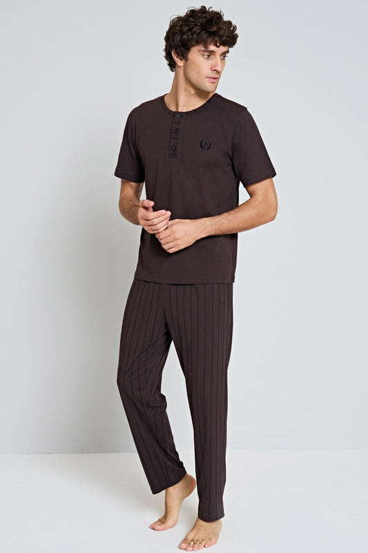 Pınarca büyük beden erkek pijama seti detay görünümü – kısa kollu üç düğmeli bisiklet yaka