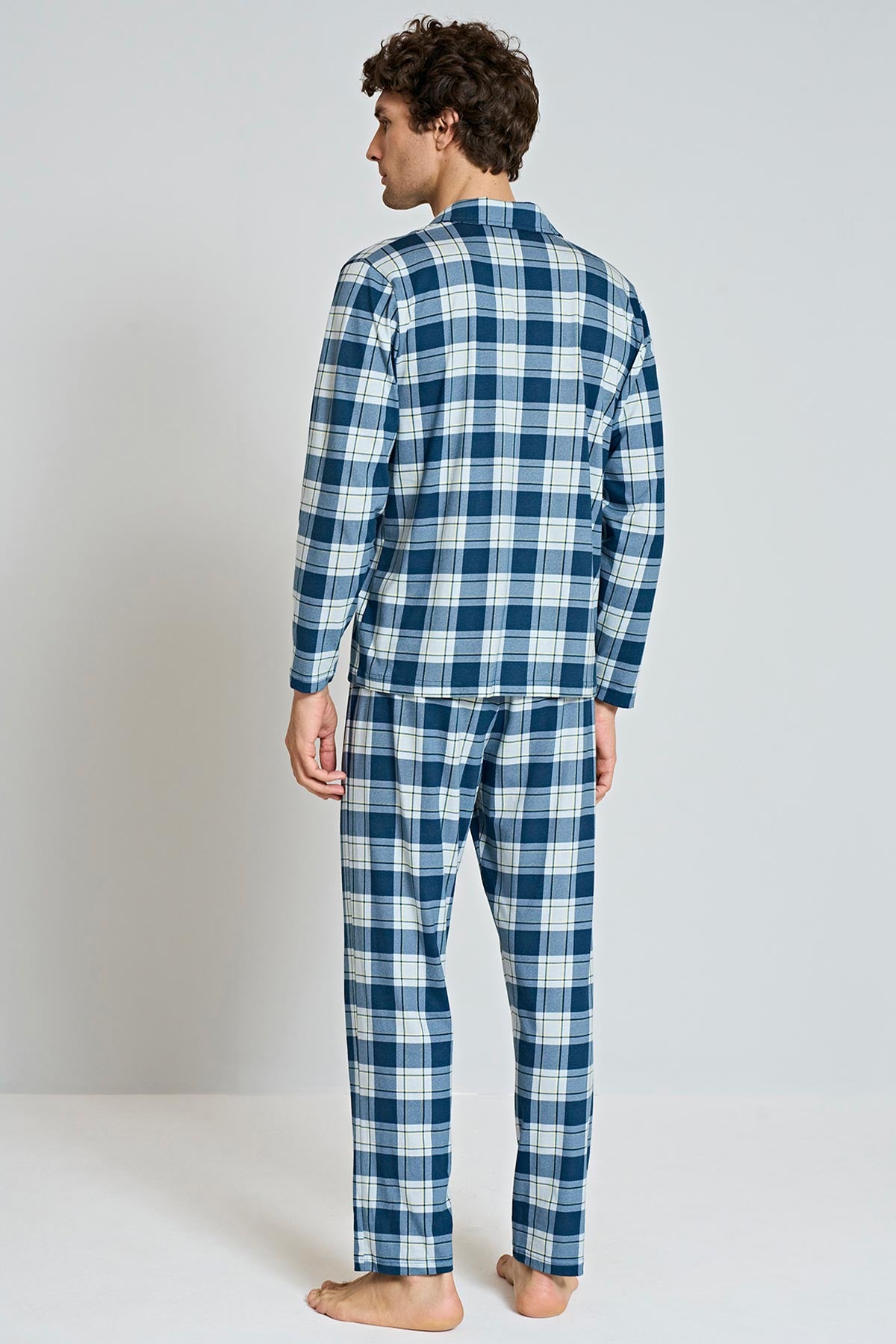 Pınarca kareli erkek pijama takımı farklı renk tam görünüm – uzun kollu konforlu