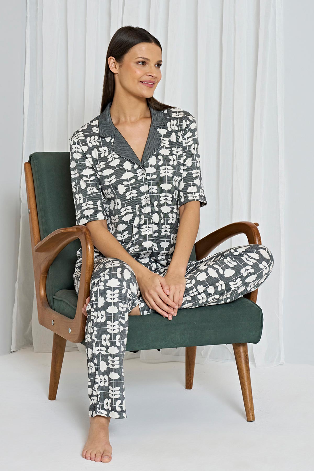 Pınarca kadın pijama seti siyah renk yan görünüm – büyük beden gömlek yaka