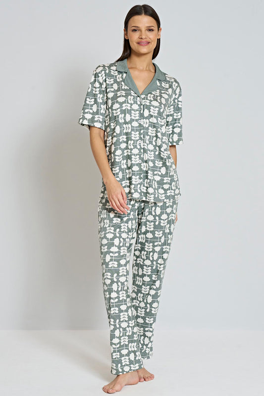 Pınarca büyük beden desenli pijama seti detay görünümü – kısa kollu gömlek yaka