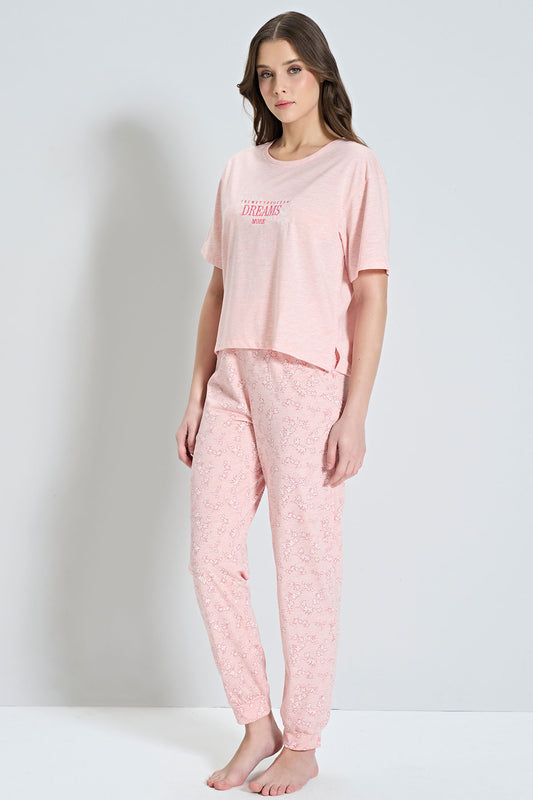 Pınarca çiçek desenli pijama seti ön görünüm – kısa kollu rahat kesim