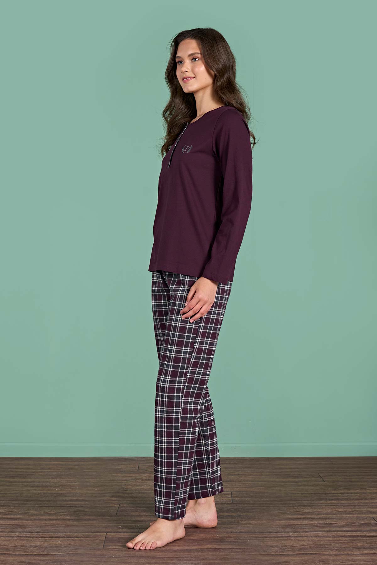 Pınarca kadın pijama takımı düğmeli ekoseli pamuklu eşli - yan görünüm
