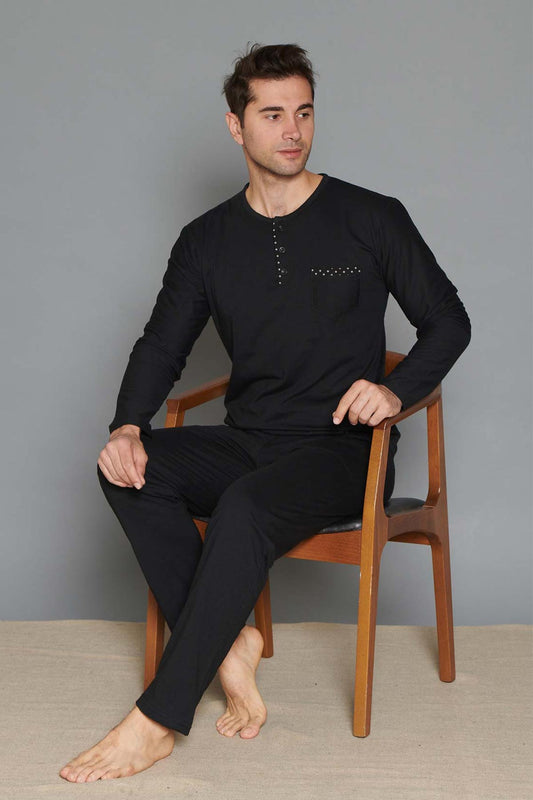 Pınarca pamuklu erkek pijama seti detay görünümü – uzun kollu düğmeli cepli nokta desenli