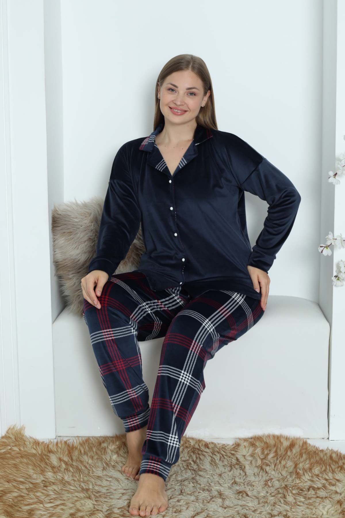 Pijamoni Kadın Pijama Takımı Uzun Kollu Gömlek Yaka Büyük Beden Kadife Manşetli Paça Ekose
