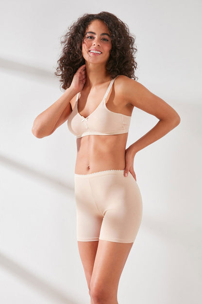 Pınarca kadın mini tayt ten rengi, diz üstü kısa form ve esnek yapı