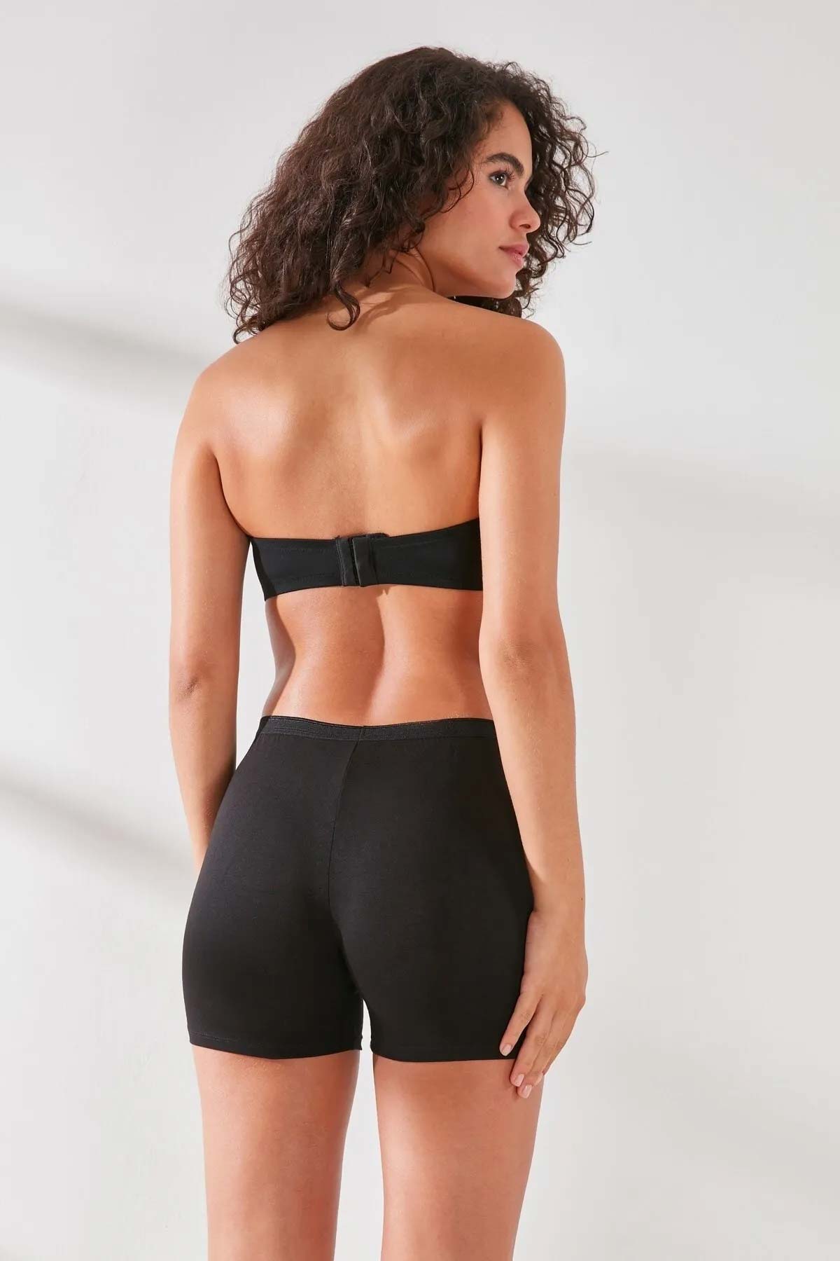 Pınarca tayt siyah renk yan görünüm, vücudu saran tenle uyumlu doku