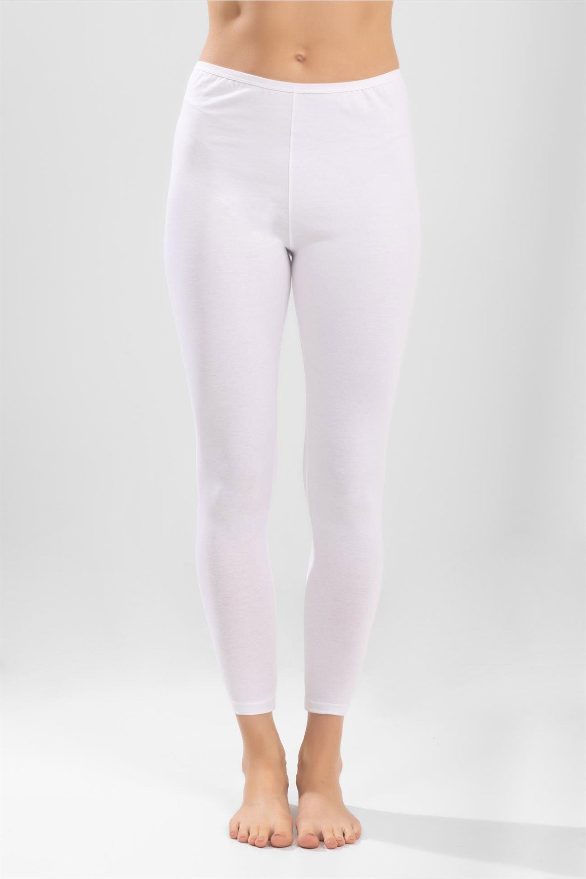 Pınarca modal tayt beyaz renk, vücuda oturan şık ve rahat kalıp