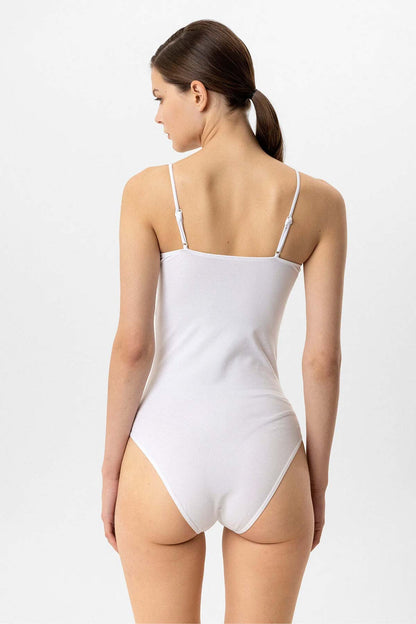 Pınarca çıtçıtlı body beyaz renk alt detay, kullanım kolaylığı sağlayan çıtçıt