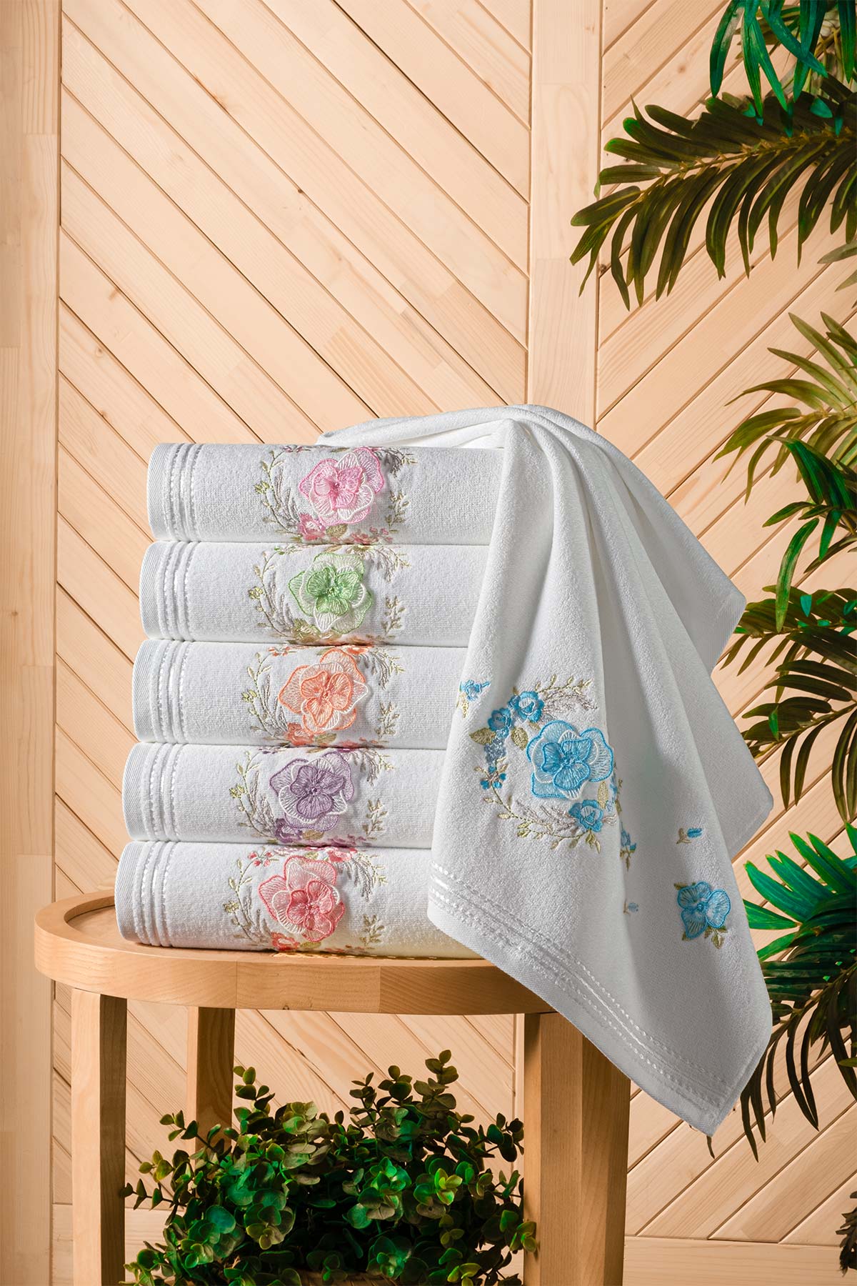 Fiesta Analı Kızlı Havlu Seti Aybüke 3D Nakışlı Kadife 30x50 50x90