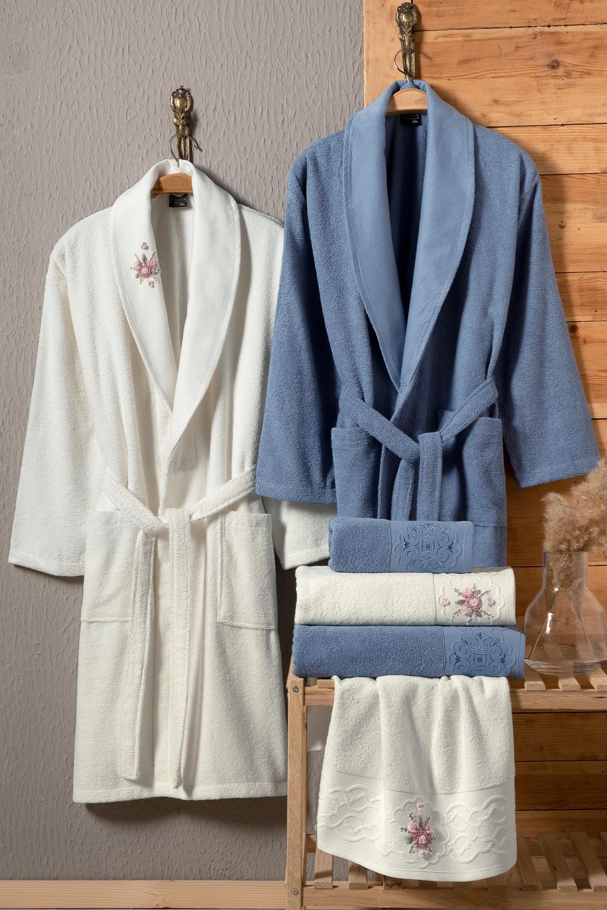Fiesta Elite Buklet Jakarlı 3D Nakışlı 6 Parça Bornoz Seti %100 Pamuk
