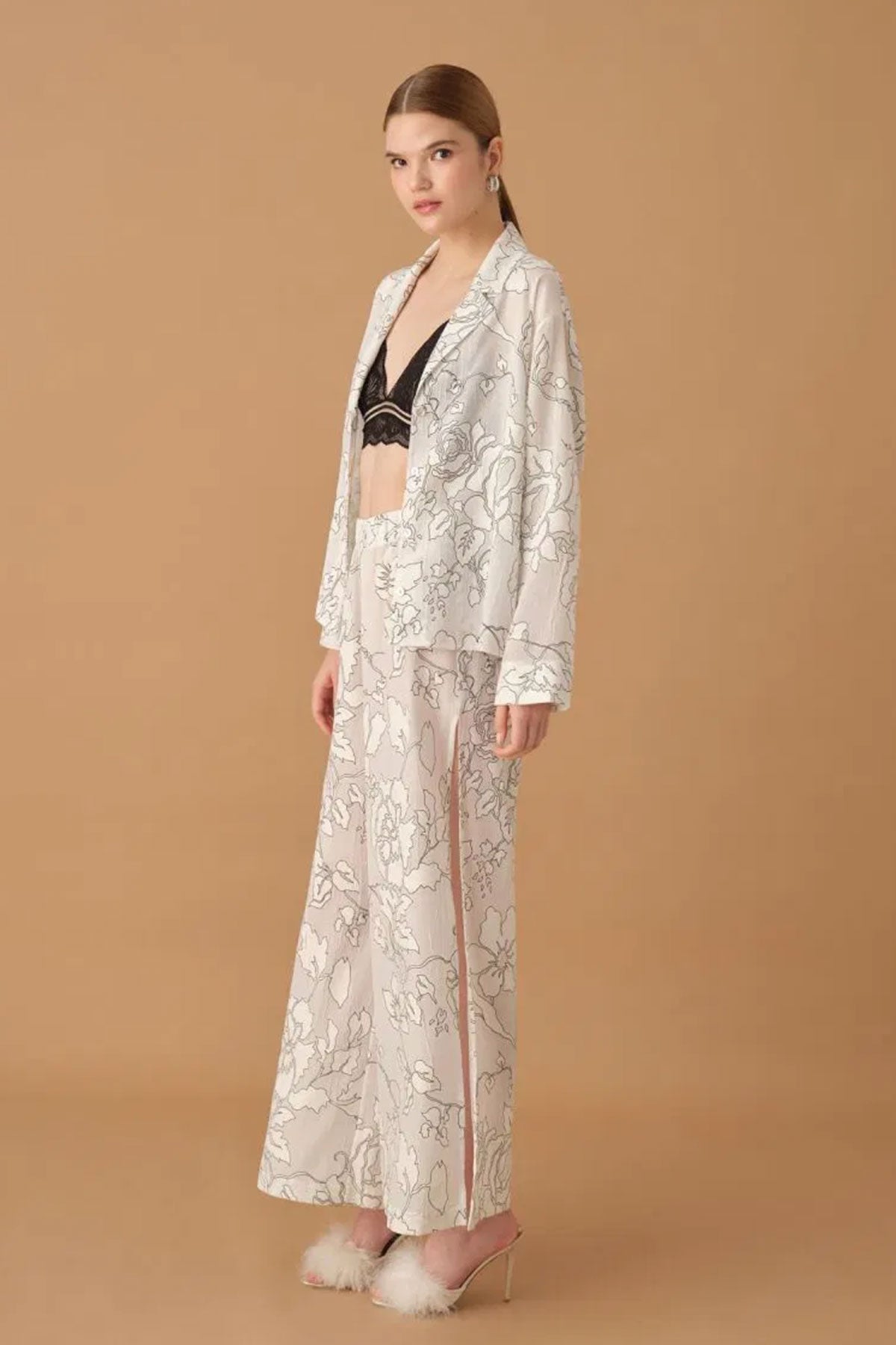 Pierre Cardin Kadın Gömlek Yaka 3'lü Pijama Takımı Büstiyerli Dantelli Alt Yırtmaçlı