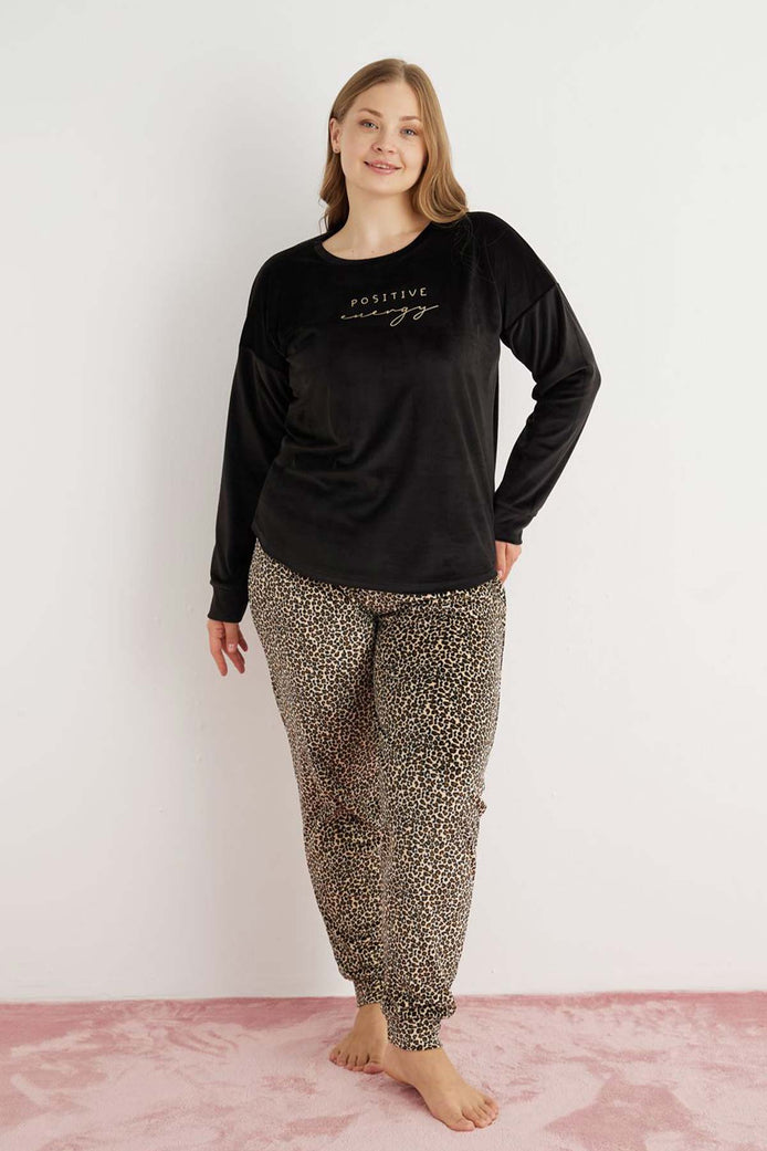 Pijamoni Kadın Büyük Beden Pijama Takımı Uzun Kollu Kadife Paça Manşetli Önü Yazılı Leopar