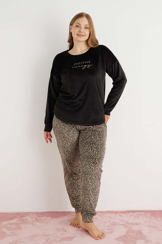Pijamoni Kadın Büyük Beden Pijama Takımı Uzun Kollu Kadife Paça Manşetli Önü Yazılı Leopar