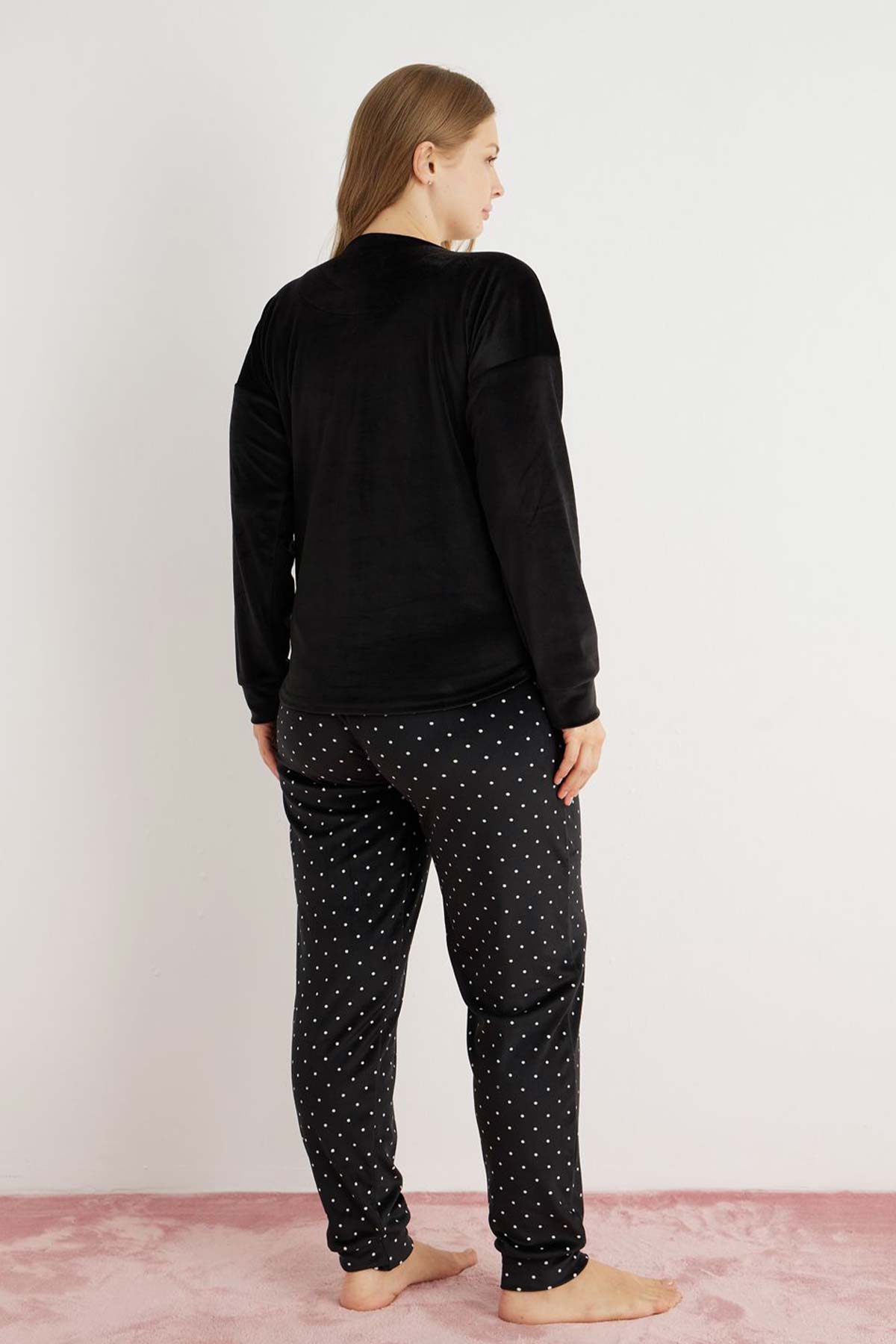 Pijamoni Kadın Büyük Beden Pijama Takımı Uzun Kollu Kadife Paça Manşetli Önü Yazılı Puantiyeli