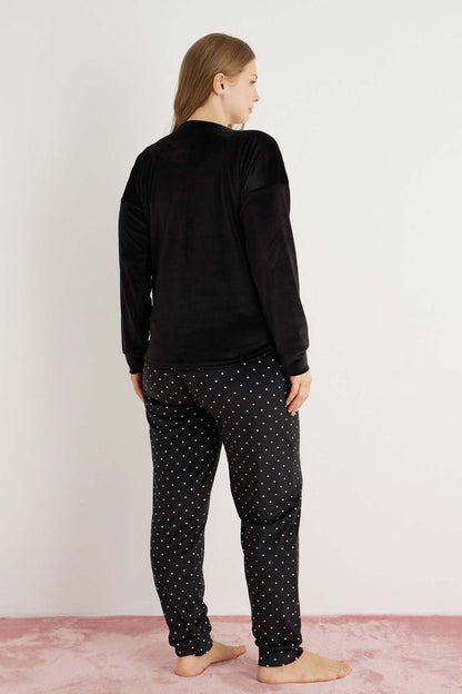 Pijamoni Kadın Büyük Beden Pijama Takımı Uzun Kollu Kadife Paça Manşetli Önü Yazılı Puantiyeli