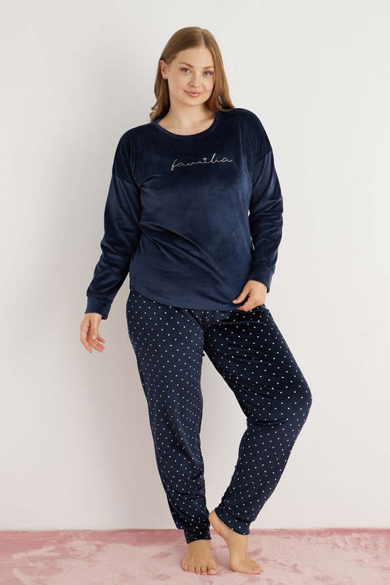 Pijamoni Kadın Büyük Beden Pijama Takımı Uzun Kollu Kadife Paça Manşetli Önü Yazılı Puantiyeli