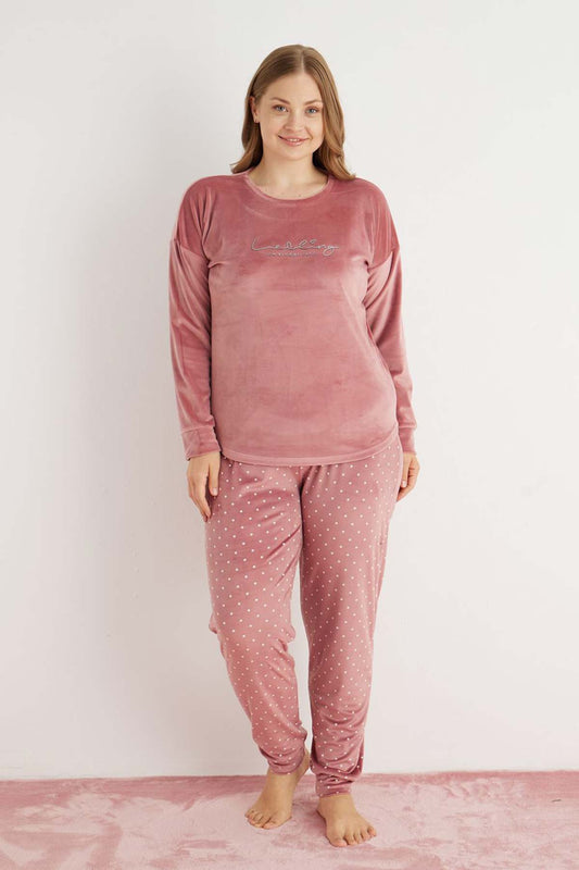 Pijamoni Kadın Büyük Beden Pijama Takımı Uzun Kollu Kadife Paça Manşetli Önü Yazılı Puantiyeli