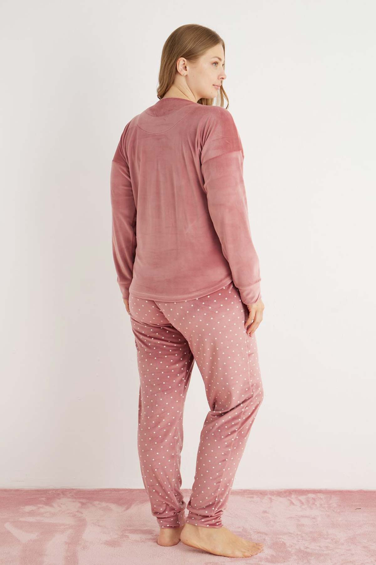 Pijamoni Kadın Büyük Beden Pijama Takımı Uzun Kollu Kadife Paça Manşetli Önü Yazılı Puantiyeli