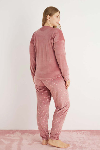 Pijamoni Kadın Büyük Beden Pijama Takımı Uzun Kollu Kadife Paça Manşetli Önü Yazılı Puantiyeli