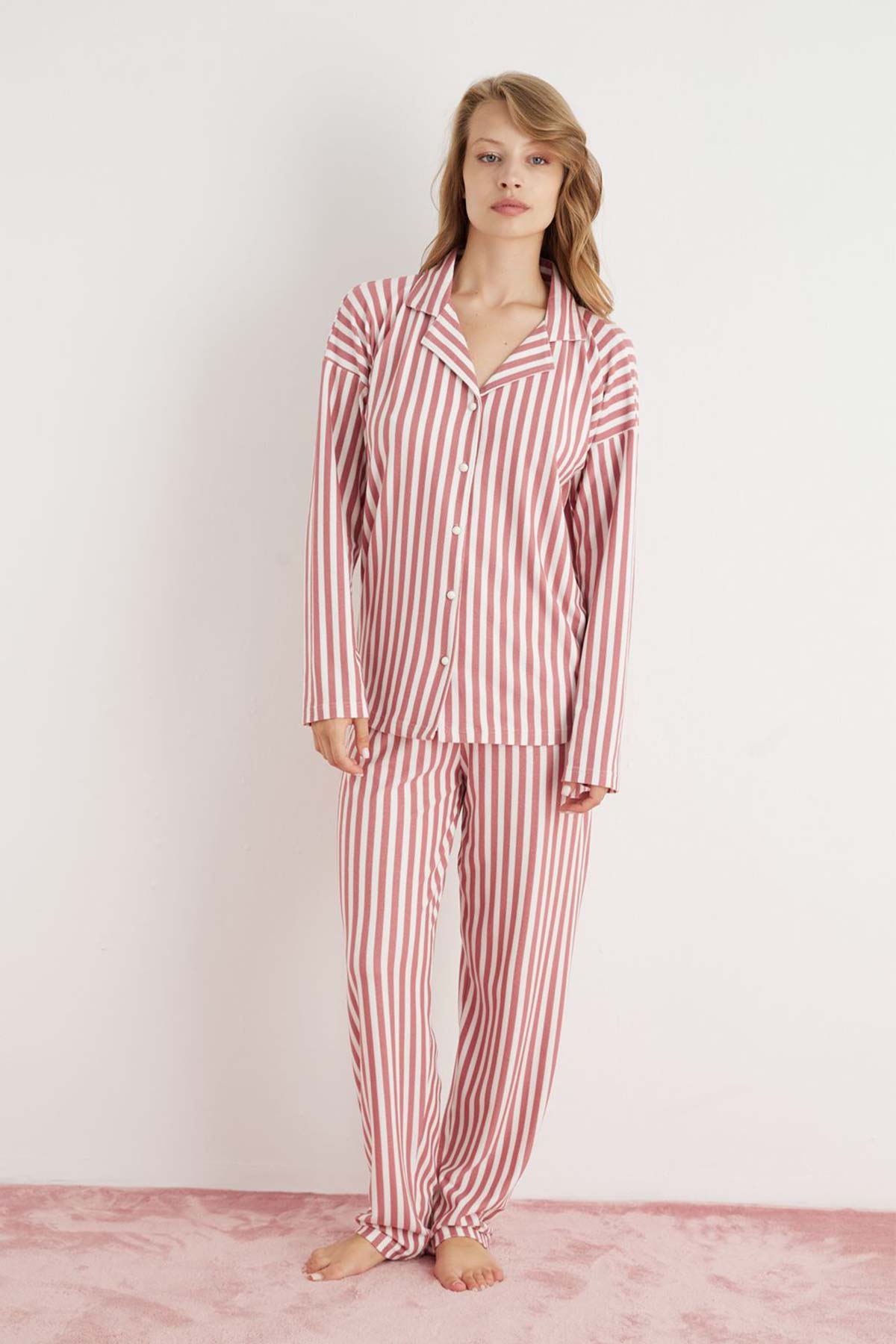 Pijamoni Kadın Pijama Takımı Uzun Kollu Gömlek Yaka Çizgili Süet