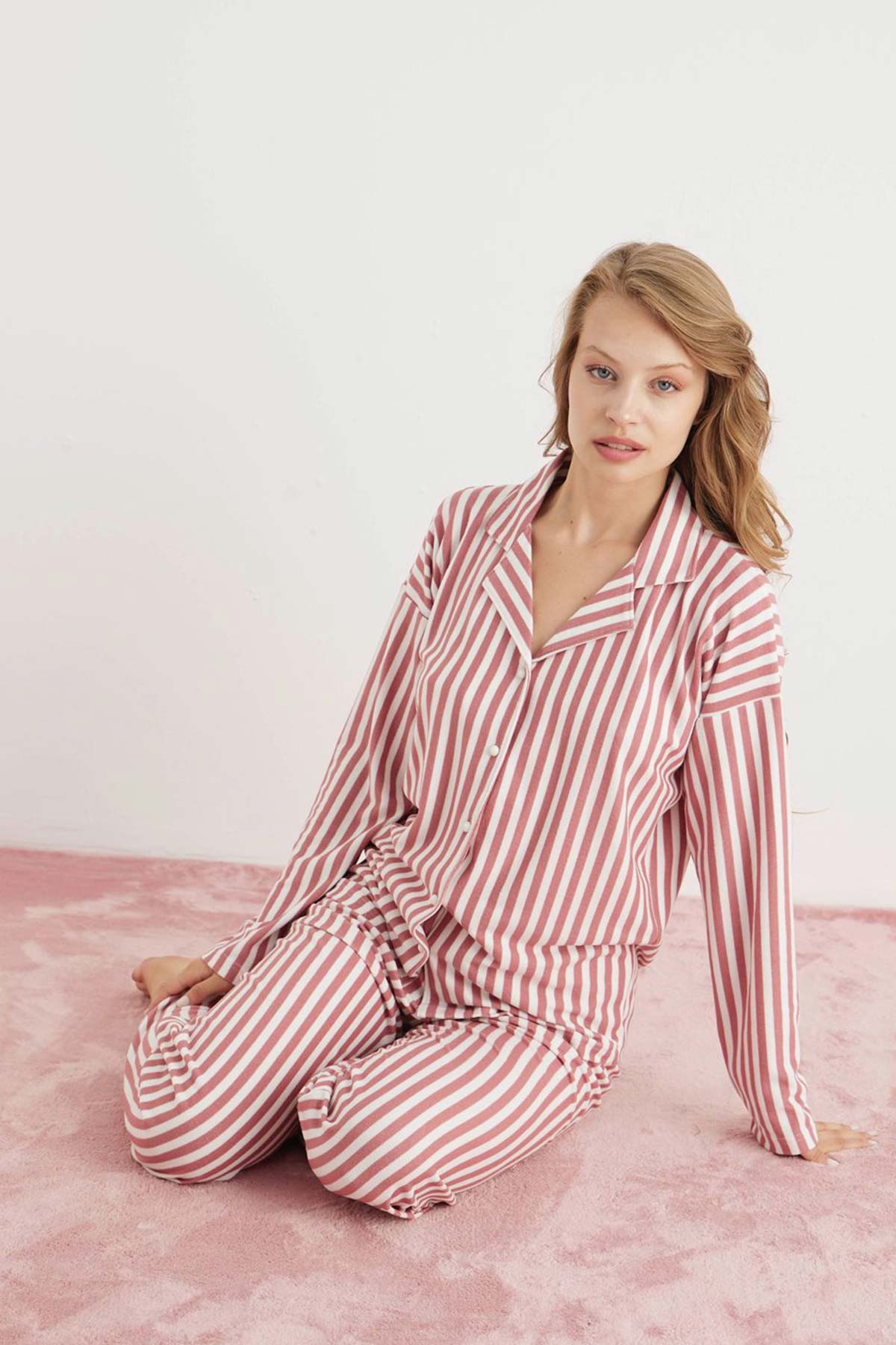 Pijamoni Kadın Pijama Takımı Uzun Kollu Gömlek Yaka Çizgili Süet