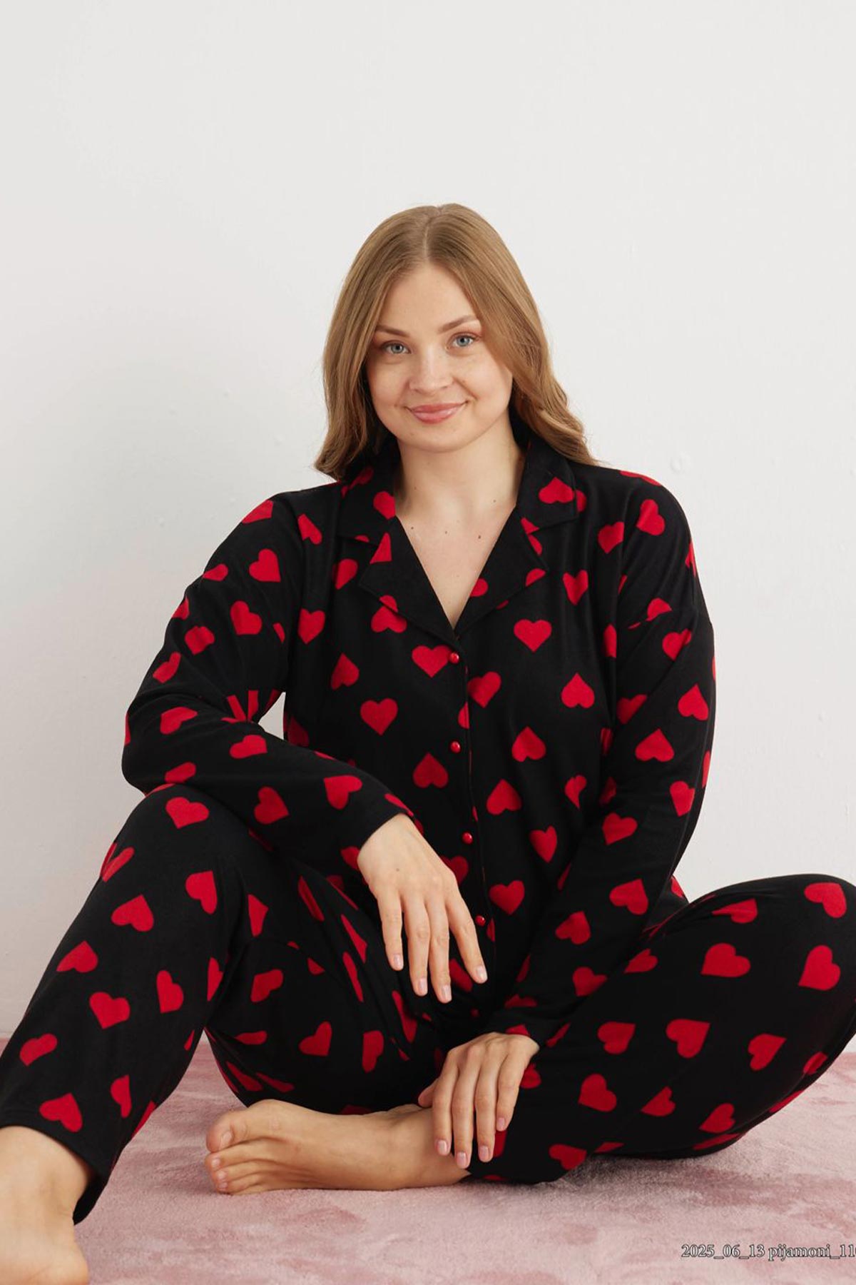 Pijamoni Kadın Pijama Takımı Uzun Kollu Gömlek Yaka Süet Kalp Desenli Büyük Beden