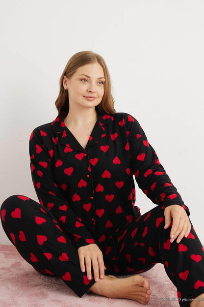 Pijamoni Kadın Pijama Takımı Uzun Kollu Gömlek Yaka Süet Kalp Desenli Büyük Beden