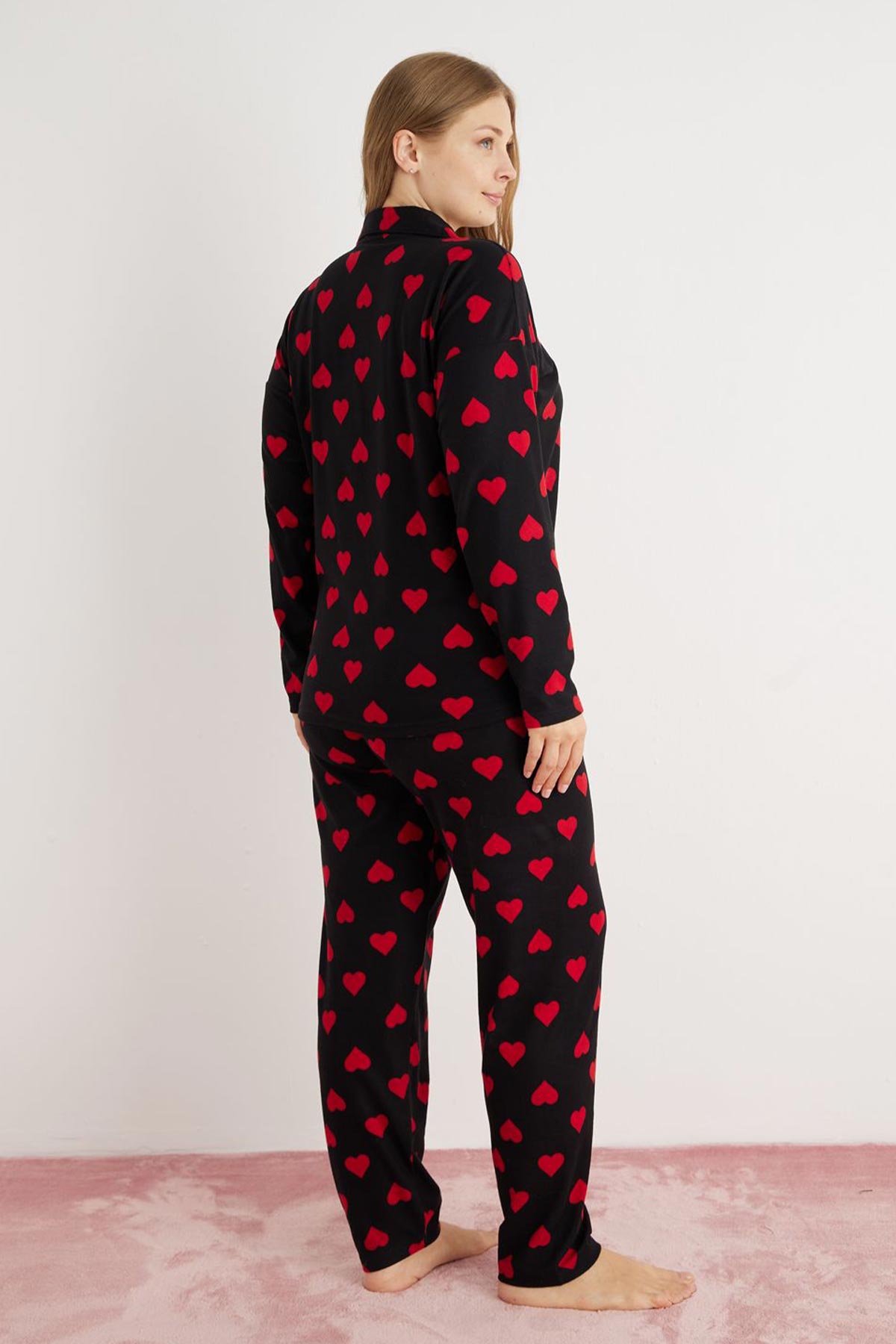 Pijamoni Kadın Pijama Takımı Uzun Kollu Gömlek Yaka Süet Kalp Desenli Büyük Beden