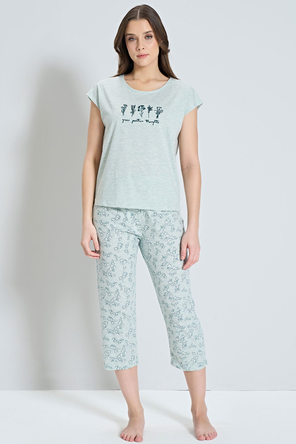 Pınarca Kadın Büyük Beden Kapri Takımı Kısa Kollu Çiçek Desenli