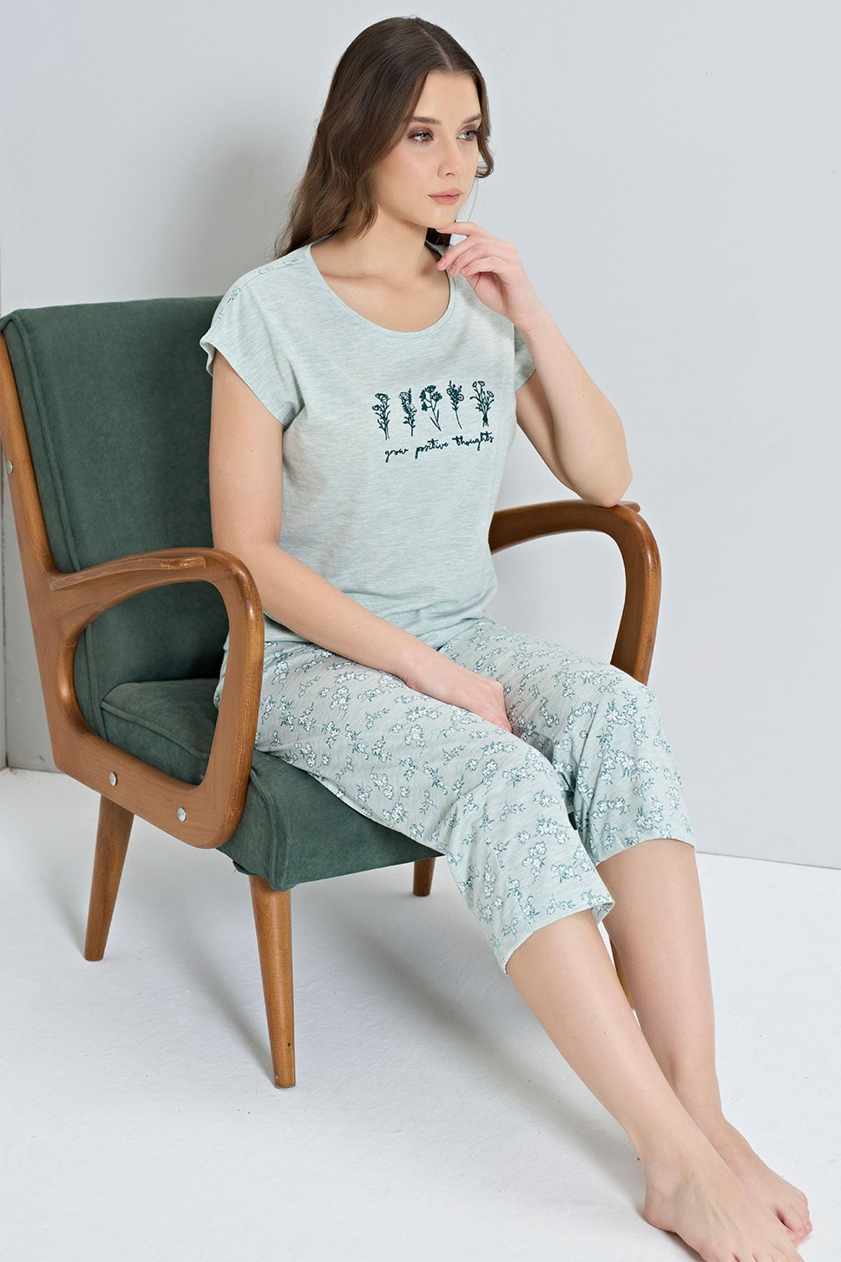 Pınarca Kadın Büyük Beden Kapri Takımı Kısa Kollu Çiçek Desenli