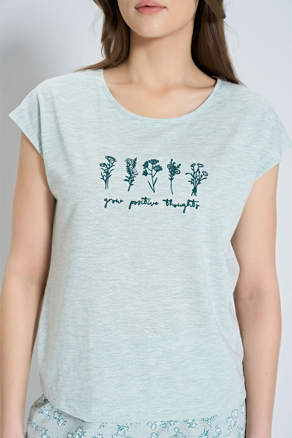 Pınarca Kadın Kapri Takımı Kısa Kollu Çiçek Desenli