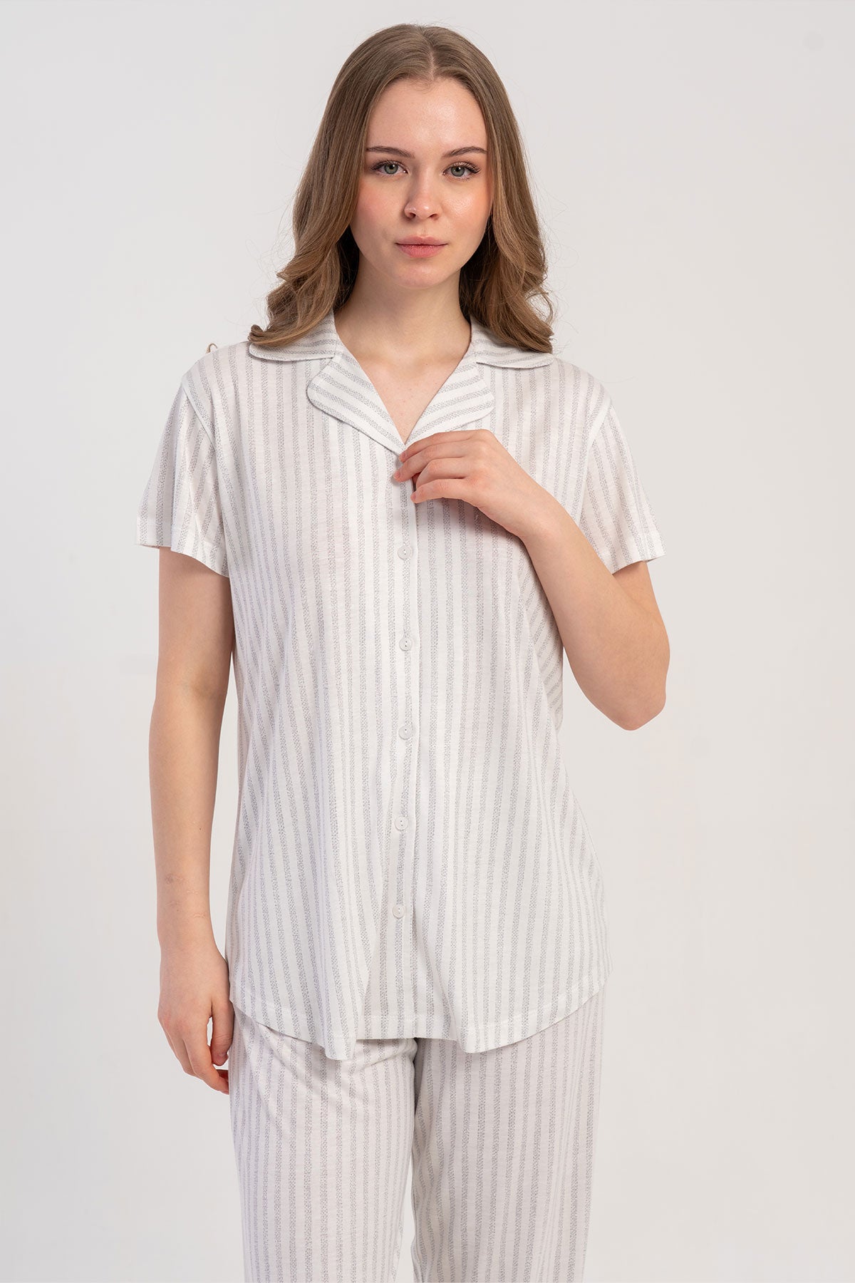Pınarca Kadın Pijama Takımı Kısa Kollu 3 Düğmeli Çizgili Viskon