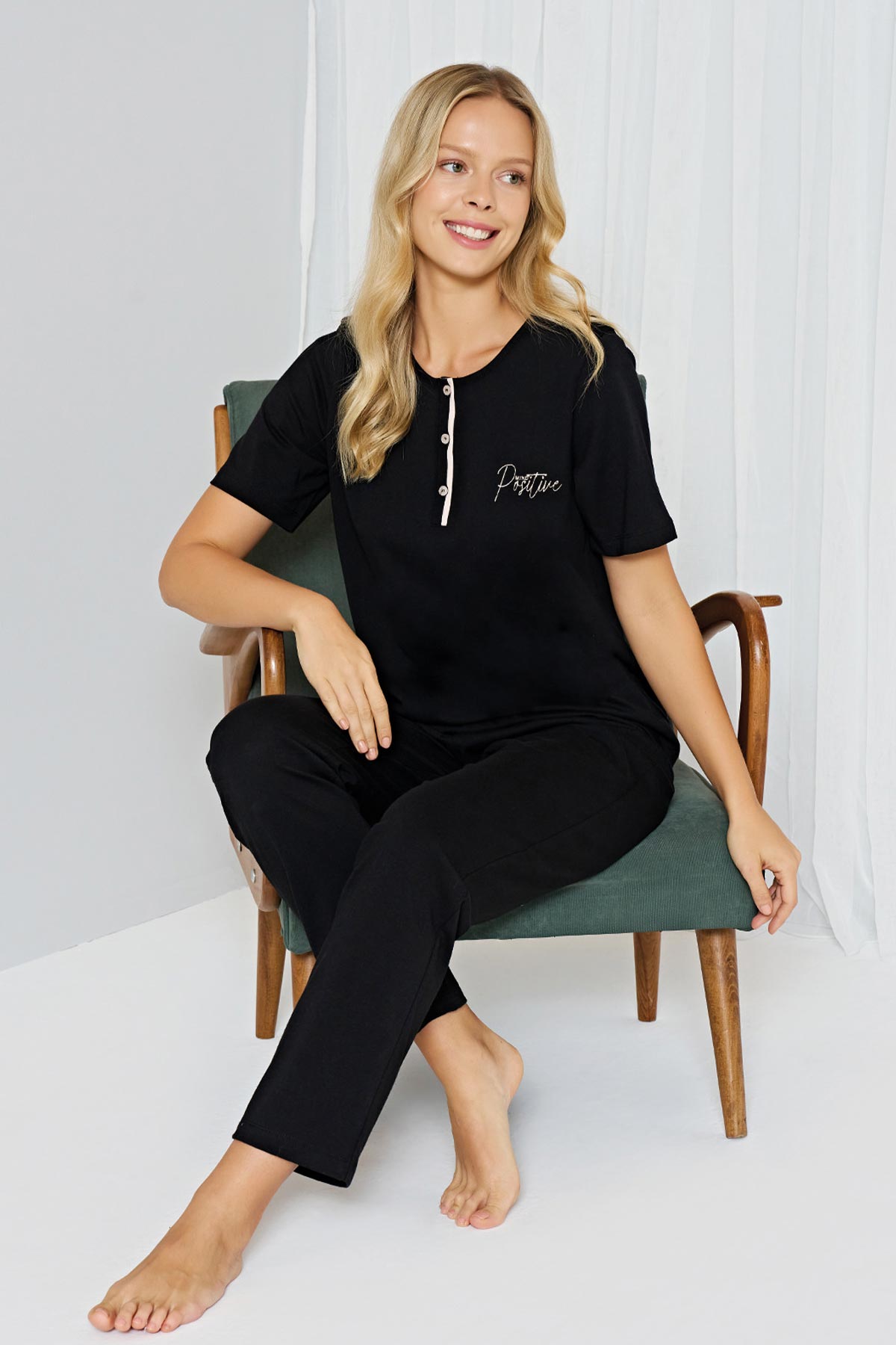 Pınarca Kadın Pijama Takımı  Yakası 3 Düğmeli Kısa Kollu